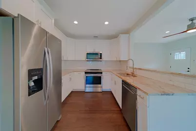 225 36th Avenue NE, Saint Petersburg, FL 33704 - Photo 7