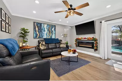 1090 77th Avenue N, Saint Petersburg, FL 33702 - Photo 5