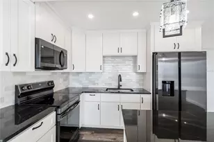 31 Island Way, Clearwater Beach, FL 33767 - Photo 11