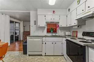 37843 Barcelona Ave, Zephyrhills, FL 33541 - Photo 13