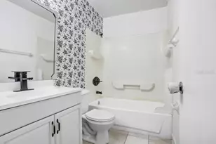 3821 S Lake Dr, Tampa, FL 33614 - Photo 9