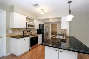 106 Phillips Dr, Seffner, FL 33584 - Photo 9