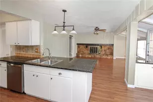 106 Phillips Dr, Seffner, FL 33584 - Photo 15