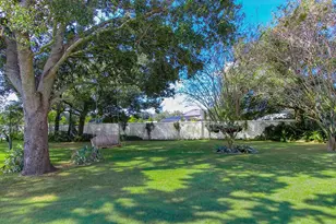 106 Phillips Dr, Seffner, FL 33584 - Photo 45