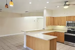 6251 Vista Verde Dr W, Saint Petersburg, FL 33707 - Photo 11