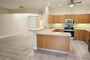 6251 Vista Verde Dr W, Saint Petersburg, FL 33707 - Photo 13