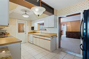 1420 W Bogie Dr, Tampa, FL 33612 - Photo 9