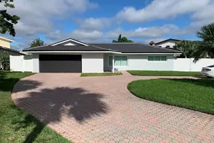 1359 40th Ave NE, Saint Petersburg, FL 33703 - Photo 1