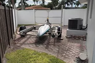 1359 40th Ave NE, Saint Petersburg, FL 33703 - Photo 17