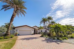 7827 9th Ave S, Saint Petersburg, FL 33707 - Photo 3