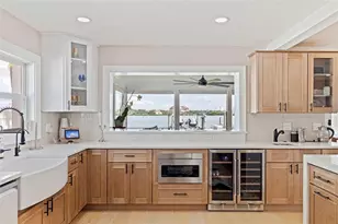 7827 9th Ave S, Saint Petersburg, FL 33707 - Photo 17