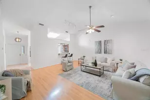 842 Amelia Ct NE, Saint Petersburg, FL 33702 - Photo 17