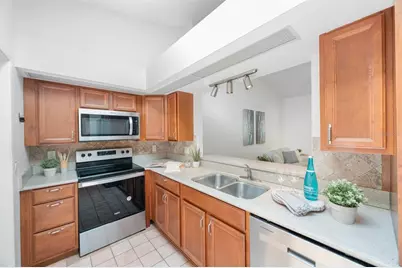 842 Amelia Court NE, Saint Petersburg, FL 33702 - Photo 7