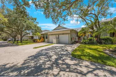842 Amelia Court NE, Saint Petersburg, FL 33702 - Photo 3