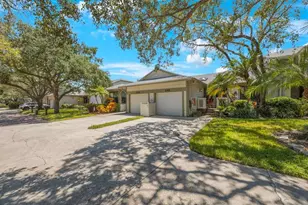 842 Amelia Ct NE, Saint Petersburg, FL 33702 - Photo 3