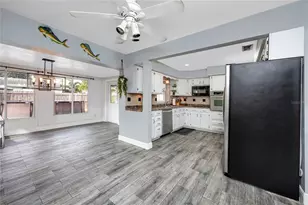 8920 109th Ln, Seminole, FL 33772 - Photo 9