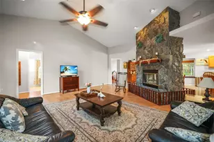 8412 Christopher Ln, Weeki Wachee, FL 34613 - Photo 5