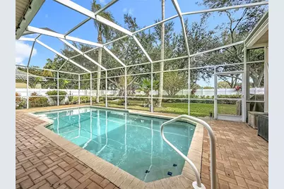 2387 Hillcreek Circle E, Clearwater, FL 33759 - Photo 47