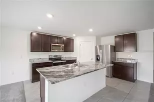 7575 Sail Clover Ln, Zephyrhills, FL 33540 - Photo 5