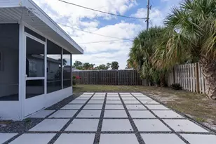 2237 Michele Dr, Sarasota, FL 34231 - Photo 17