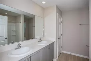 36870 Sagemoor Dr, Zephyrhills, FL 33541 - Photo 17