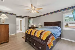 1421 Sea Gull Dr S, Saint Petersburg, FL 33707 - Photo 31