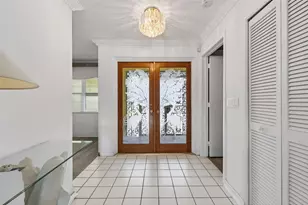 1421 Sea Gull Dr S, Saint Petersburg, FL 33707 - Photo 7