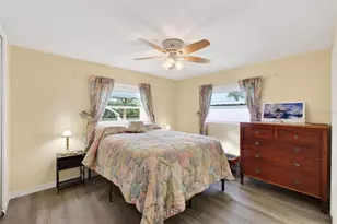 1421 Sea Gull Dr S, Saint Petersburg, FL 33707 - Photo 23