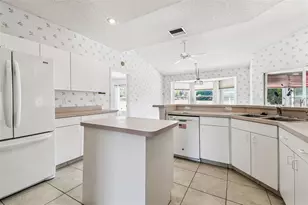 2305 E Del Webb Blvd, Sun City Center, FL 33573 - Photo 17