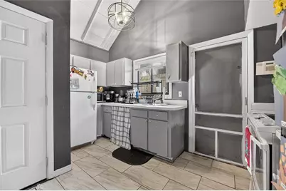 5601 Ashley Oaks Drive #6, Tampa, FL 33617 - Photo 3