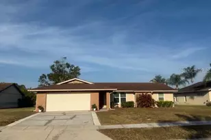 440 Lakeview Dr, Oldsmar, FL 34677 - Photo 1