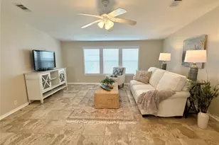 7107 Mt Essex Dr NE, Saint Petersburg, FL 33702 - Photo 5