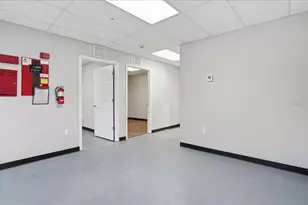 6612 26th Ct E, Sarasota, FL 34243 - Photo 3