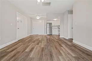 8602 Huron Ct, Tampa, FL 33614 - Photo 5