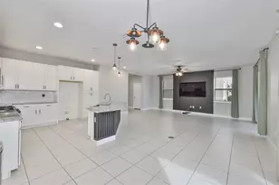 6207 Voyagers Pl, Apollo Beach, FL 33572 - Photo 5