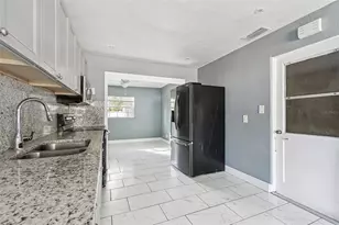 520 Freeport Ave N, Saint Petersburg, FL 33702 - Photo 9