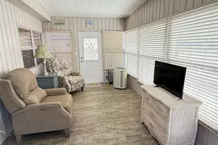 539 Mt Piney Ave NE, Saint Petersburg, FL 33702 - Photo 7