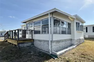 7030 Mt Arlington Dr NE, Saint Petersburg, FL 33702 - Photo 23