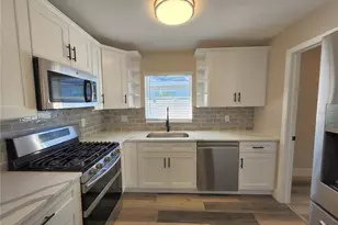 1818 Shore Acres Blvd NE, Saint Petersburg, FL 33703 - Photo 3