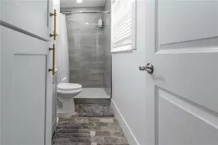 1897 Dolphin Blvd S, Saint Petersburg, FL 33707 - Photo 23