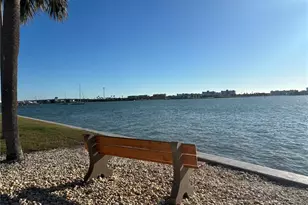 4750 Cove Cir, Saint Petersburg, FL 33708 - Photo 35