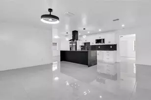 13740 94th Ave, Seminole, FL 33776 - Photo 17