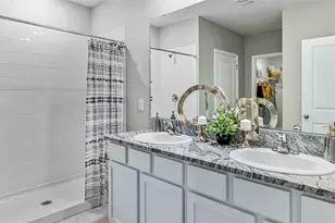 35719 Durand Ct, Zephyrhills, FL 33541 - Photo 9