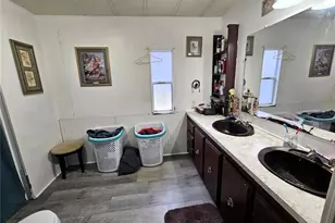 4211 Lowell Ln, Zephyrhills, FL 33541 - Photo 15