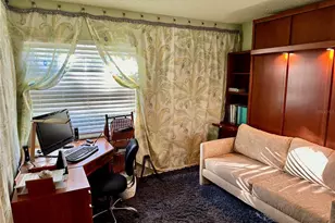 559 Quintana Pl NE, Saint Petersburg, FL 33703 - Photo 17