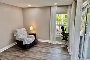 559 Quintana Pl NE, Saint Petersburg, FL 33703 - Photo 9