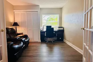 559 Quintana Pl NE, Saint Petersburg, FL 33703 - Photo 13