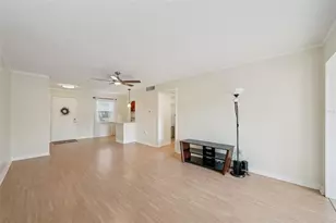 404 Cordova Green, Seminole, FL 33777 - Photo 11