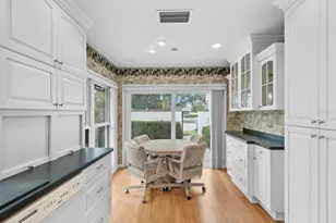 10671 Andrew Ln, Seminole, FL 33777 - Photo 11