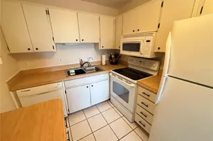 407 Feltham Trail #B, Sun City Center, FL 33573 - Photo 17